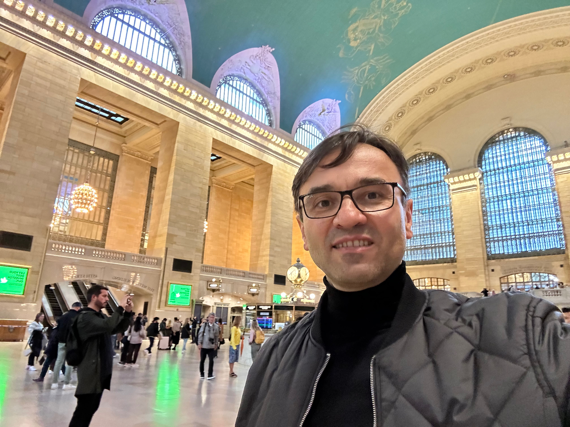 Wnętrze Grand Central Terminal - piękny niebiański sufit i wspaniała architektura tego zabytkowego dworca kolejowego